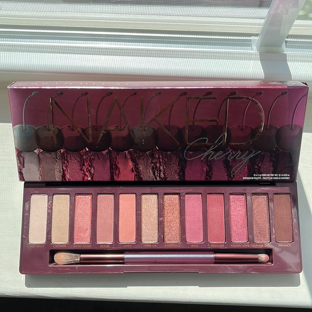 Urban Decay Naked Cherry Eyeshadow Palette